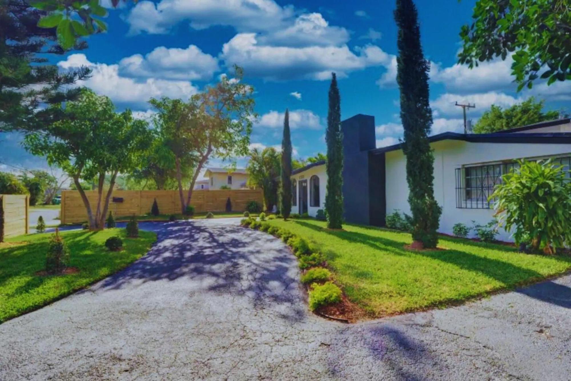 הוילה מיאמי Flaming House With Cinema, Pool & Chill Area מראה חיצוני תמונה